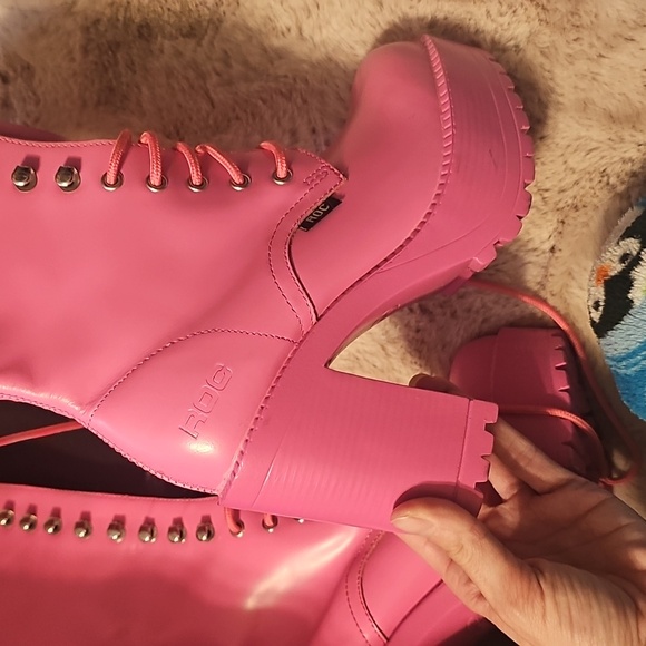 BNWT Roc Austrailia Barbie Pink Lash Lace Up Boots - Picture 17 of 17